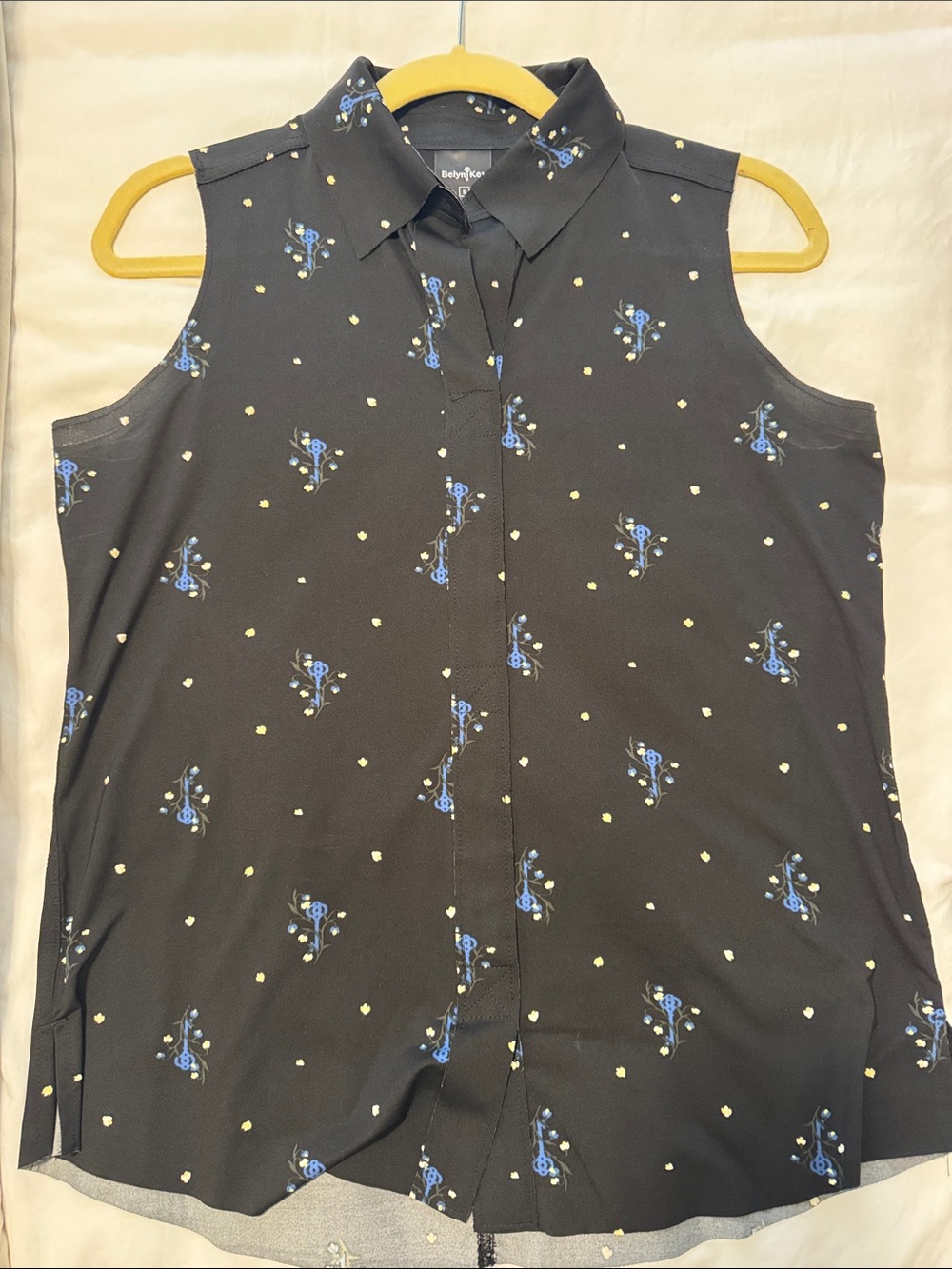 Belyn Key Womens Sleeveless Golf Polo Top Black Key Print Small